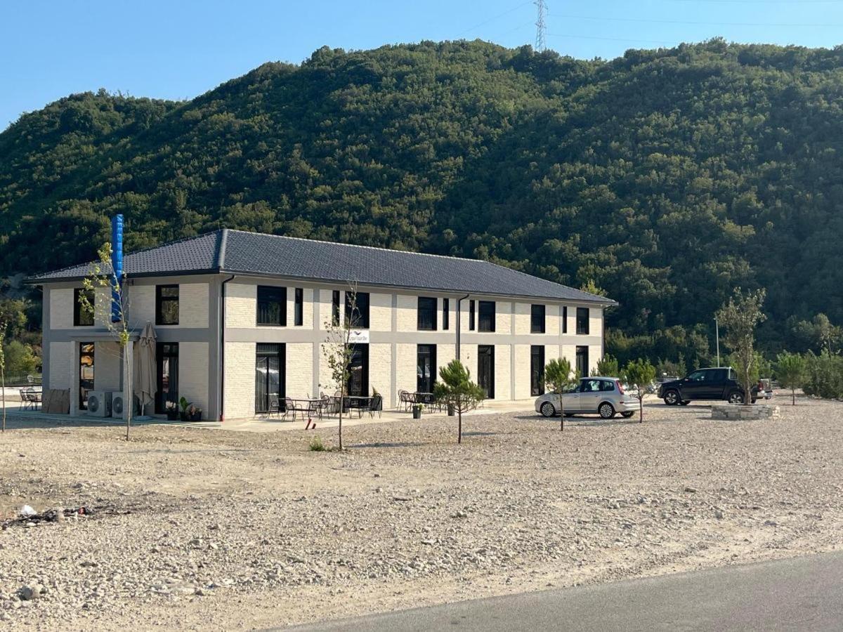 Hotel Lumi I Bardhe & Restaurant